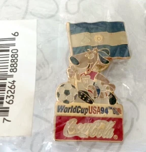 Striker Vintage 1994 World Cup USA Mascot Coca Cola Lapel Pin Argentinian Flag - Picture 1 of 2
