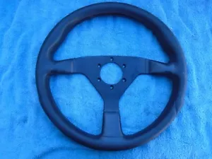 Modelo de volante No. VOLANTE MOMO MOMO TIPO V35 KBA 70068 - Imagen 1 de 9