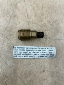 CORVETTE TACHOMETER GEAR BRONZE COUPLING WITH NEEDLE BEARINGS - Foto 1 di 3