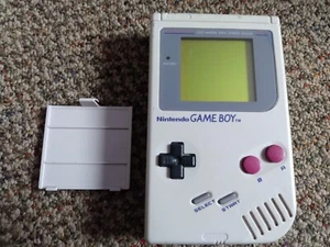 NINTENDO GAME BOY Gray DMG-01 WITH ORIGINAL BATTERY COVER TESTED WORKING GOOD - Picture 1 of 12