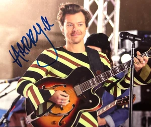 Autografo HARRY STYLES 8x10 POLLICI foto firmata ORIGINALE con certificato di autenticità - Foto 1 di 3
