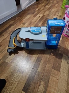 Disney Pixar CARS 3 Florida 500 Racing Garaje Juego Taza Pistón - Imagen 1 de 4