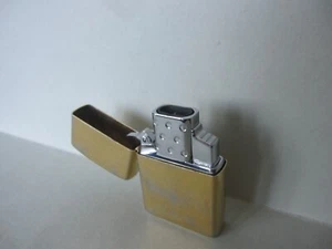 Zippo USA - Gasfeuerzeug - Sturmfeuerzeug - Jahrgang H 03 - Antik Messing - Bild 1 von 6