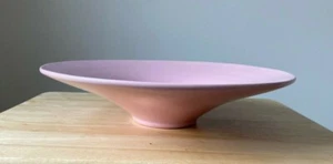 Mid Century JANE BENNISON VERNON KILNS 13" Pink Dayrae Bowl #2 - VGUC - Picture 1 of 4