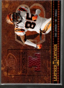 B3278- 2004 Playoff Hogg Heaven Leder IN Leder #LL3 Chad Johnson Ball / 250 - Bild 1 von 2