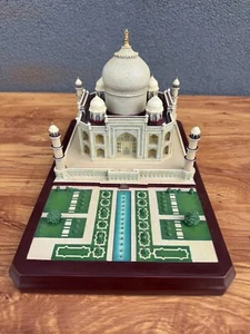 1995 Lenox Taj Mahal Great Castles of the World - Picture 1 of 6