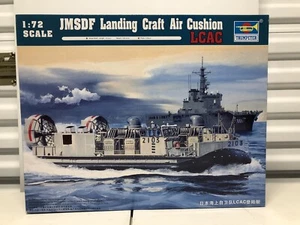 Trumpeter 07301 1/72 JMSDF Landing Craft Air Cushion Static Warship Model Kit - Picture 1 of 2