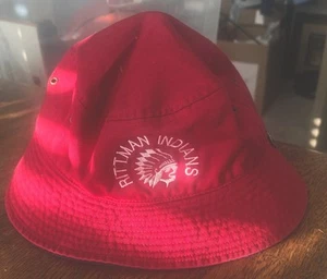 Cappello da golf rosso con logo scuola Rittman Indians a Rittman, Ohio usato. Bx96 - Foto 1 di 3