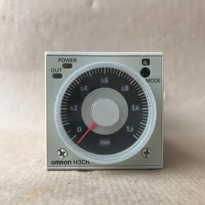 Omron H3CR-A Timer - Bild 1 von 4