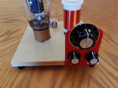 AM/SHORTWAVE REGENERATIVE RECEIVER W/HEADSET (535 KHZ to 14.5 MHZ.) - Image 1 of 4