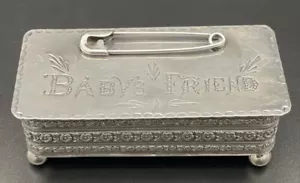 Caja de prendedores de seguridad de plata de ley "BABY'S FRIEND" joyería/baratija excelente estado - Imagen 1 de 12