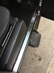 Tapicería retenedor de alfombra de puerta delantera de acero inoxidable para Land Rover Defender 90/110 - Imagen 1 de 9