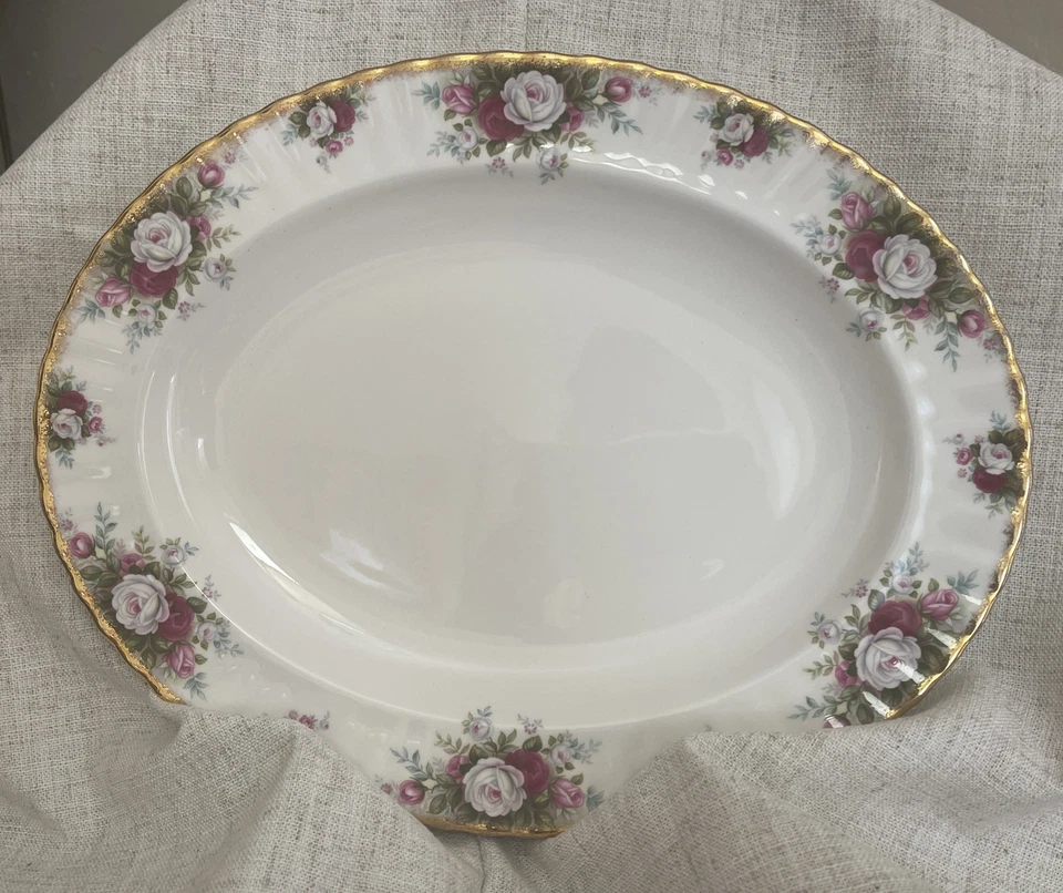 1969 Royal Albert English Bone China "Celebration" prato oval (13 5/8") - Imagem 1 de 2