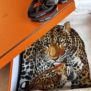 Bufanda de tela Hermes negra roja seda leopardo cachemira cachemir jungle love 140 cm - Imagen 1 de 15