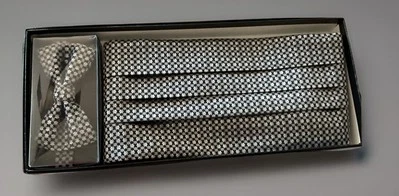 NUEVO Paul Fredrick Hombre Estilo Pajarita y Faja Negro y Plateado ~ 100% Seda Foto 1 de 3