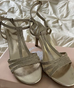 WILD ROSE STRAPPY HEELS GOLD SIZE 8 - Picture 1 of 6