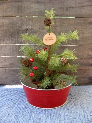 Antigua bañera de juguete de hojalata pintura roja original con árbol de Navidad Foto 1 de 4