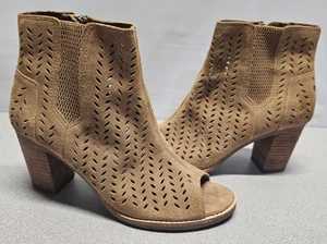 Toms perforierte offene Zehenpartie braune Wildleder-Booties Damengröße 7,5 Stiefeletten geschlitzt - Bild 1 von 9