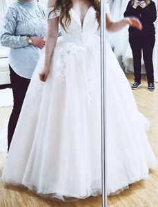 Ronald Joyce Karmen Wedding Dress - Picture 1 of 3
