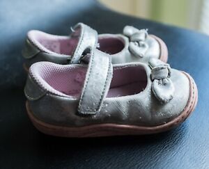 Stride Rite girl's Mary Jane silver shoes size 5