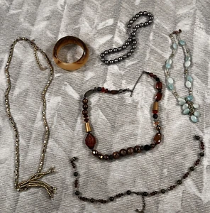 Lote de pulseras y collares bisutería vintage de 1 lb buen estado - Imagen 1 de 9