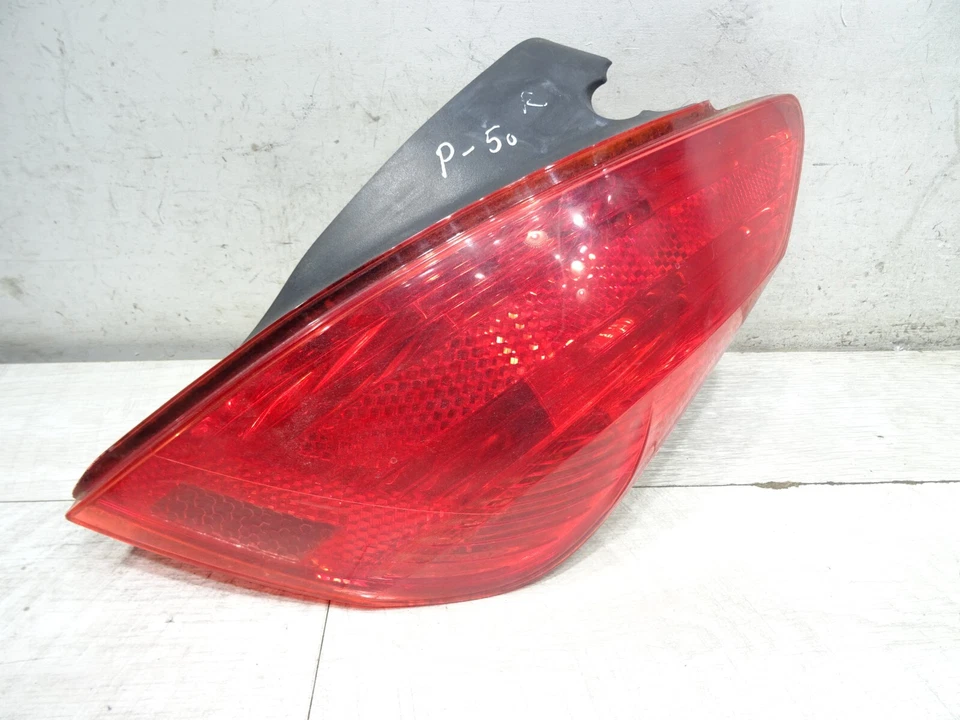 Piloto trasero derecho peugeot lado derecho para 308 access e206081. 2011 Foto 1 de 4