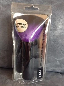 ESSENCE OF BEAUTY LTD ED. PURPLE BLACK STAND UP POWDER BRUSH 5" - NEW IN PACKAGE - Picture 1 of 2
