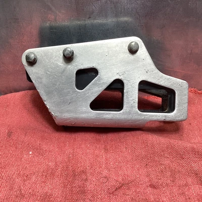 Yamaha YZ450F YZ 450 2003 guía de cadena trasera deslizante cubierta de empuje y sujetadores Foto 1 de 4