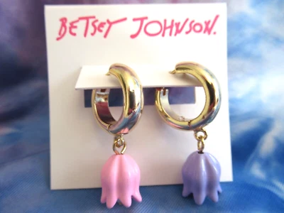 AUTÉNTICOS Pendientes de Aro Betsey Johnson Tulipán Huggie Rosa y Púrpura Nuevos con Etiquetas Foto 1 de 4