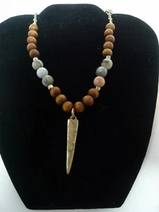 Nuevo Collar 30" Cuentas Turquesa Madera Cuentas Colgante Tono Dorado Punta de Flecha Lona  - Imagen 1 de 4