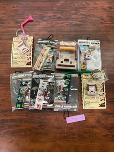 8 Stück Nintendo Famicom Miniatur Figuren Riemen Schlüsselanhänger Super Mario Bros. C78 - Bild 1 von 6