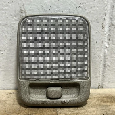 Luz domo interior trasera Infiniti QX56 2004-2006 OEM Foto 1 de 3