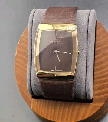 Skagen 584LRLM Men's Watch Solid Stainless Steel Mineral Crystal 3 ATM 30 Meters - Image 1 of 4