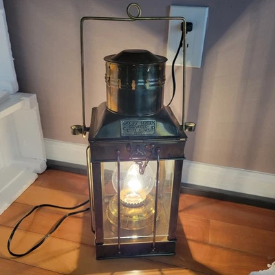 NEWMarine Luz de Carga Gran Bretaña 1939 Linterna de Barco Eléctrica Colgante Latón/Estaño Foto 1 de 4