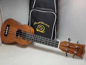 Ukelele soprano Snail UKS-212E caoba completo con estuche mochila acolchado - Imagen 1 de 10