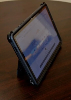 Soporte OtterBox Defender para Galaxy Tab A 9 Plus Foto 1 de 4