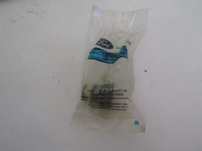 NOS 1987 - 1993 FORD MUSTANG A4LD TRANSMISSION COOLER LINE CONNECTOR 1 PIECE - Image 1 of 3