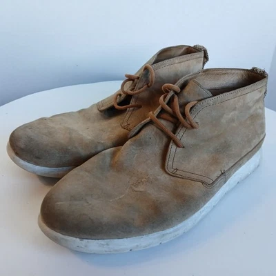 UGG Hombre Talla 11 Chukka #1007645, Tredllte Tostado Gamuza Freamon Blanco Suelas Foto 1 de 4