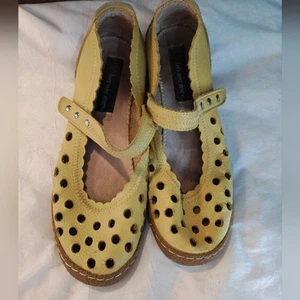 Bernie Mev Yellowish Green Mary Jane flexible flats 10.5 (41) Vacation Beach - Picture 1 of 9