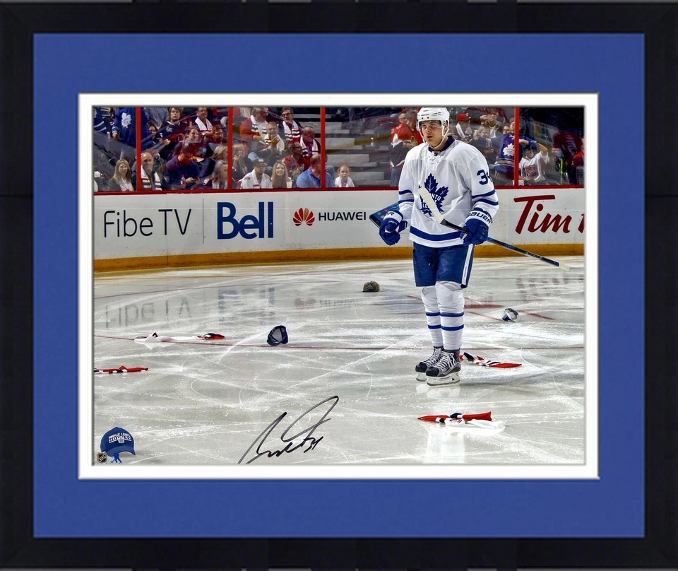 FRMD Auston Matthews Toronto Maple Leafs Signed 16"x20" 1st NHL Hat Trick Photo - Image 1 of 1