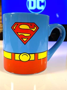 Taza de café 2011 DC Comics SUPERMAN Taza de café Taza Uniforme WB Store Coleccionable - Imagen 1 de 2
