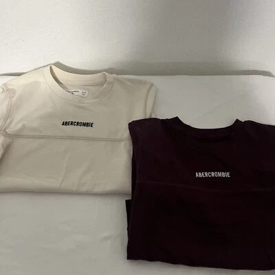 Paquete de (2) camisas Abercrombie de manga larga para niños crema y granate Foto 1 de 4