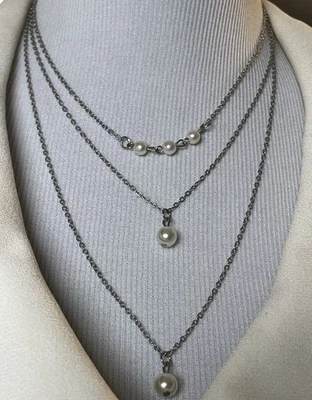 "Collar de cadena en capas de perlas de imitación de 3 hilos 18-24"" tono plata eslabón ovalado" Foto 1 de 4