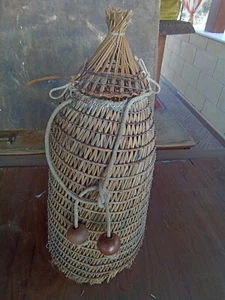 VECCHIA NASSA PER LA PESCA ,INTRECCIATA A MANO, VIMINI-JUNCO.(2) - Foto 1 di 7