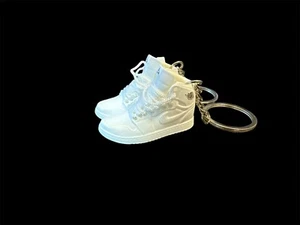 Nuevo Mini Llavero Zapatilla 3D Blanco con Anillo Lado Izquierdo y Derecho - Imagen 1 de 5