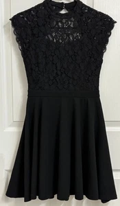 Francesca’s schwarz Spitze ärmellos Schlüsselloch Rücken formelles Kleid Damengröße XXS - Bild 1 von 7