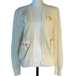 Vintage Cottagecore Strickjacke mit Knopfleiste und Rosettenapplikationen Damen ohne Etikett elfenbeinfarben rosa - Bild 1 von 15