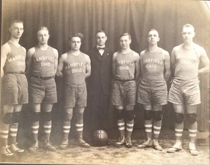 VTG 1916 Mansfield Ohio School Boys Named Basketball Team cabinet Photo Antique - Picture 1 of 4