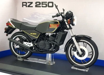 Aoshima 1/12 Scale 110423-3700 - Yamaha RZ 250 Motorcycle - Black - Image 1 of 4