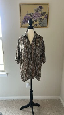 Camisa masculina vintage anos 90 estampa preta e marrom seda real com botões tamanho P - Imagem 1 de 4